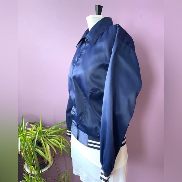 Navy blue bomber jacket with japanes Okinawa embroidery on back - Picture 2 of 4